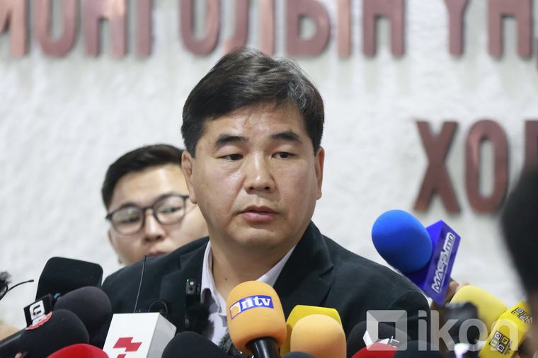 "Зарим нэг тодрох хүсэлтэй сэтгүүлчийн үгэнд итгээд яваа нь М.Бадарчийн асуудлыг улам хүндрүүлж байна"