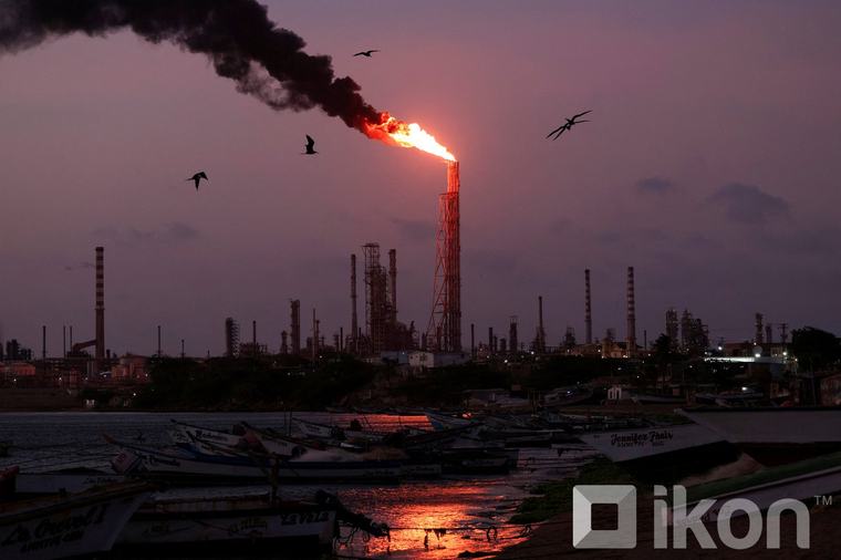 Венесуэлийн 65 тэрбум баррель газрын тосны нөөцийг АНУ хяналтдаа авах түүхэн тохиролцоонд хүрснийг Трамп зарлав
