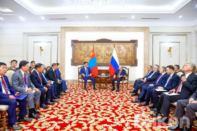ФОТО: Ерөнхийлөгч У.Хүрэлсүх ОХУ-ын Ерөнхийлөгч В.В.Путинтэй уулзахдаа ирэх таван жилд “УБТЗ” ХНН-ийн хүчин чадлыг нэмэгдүүлэхээр ярилцжээ